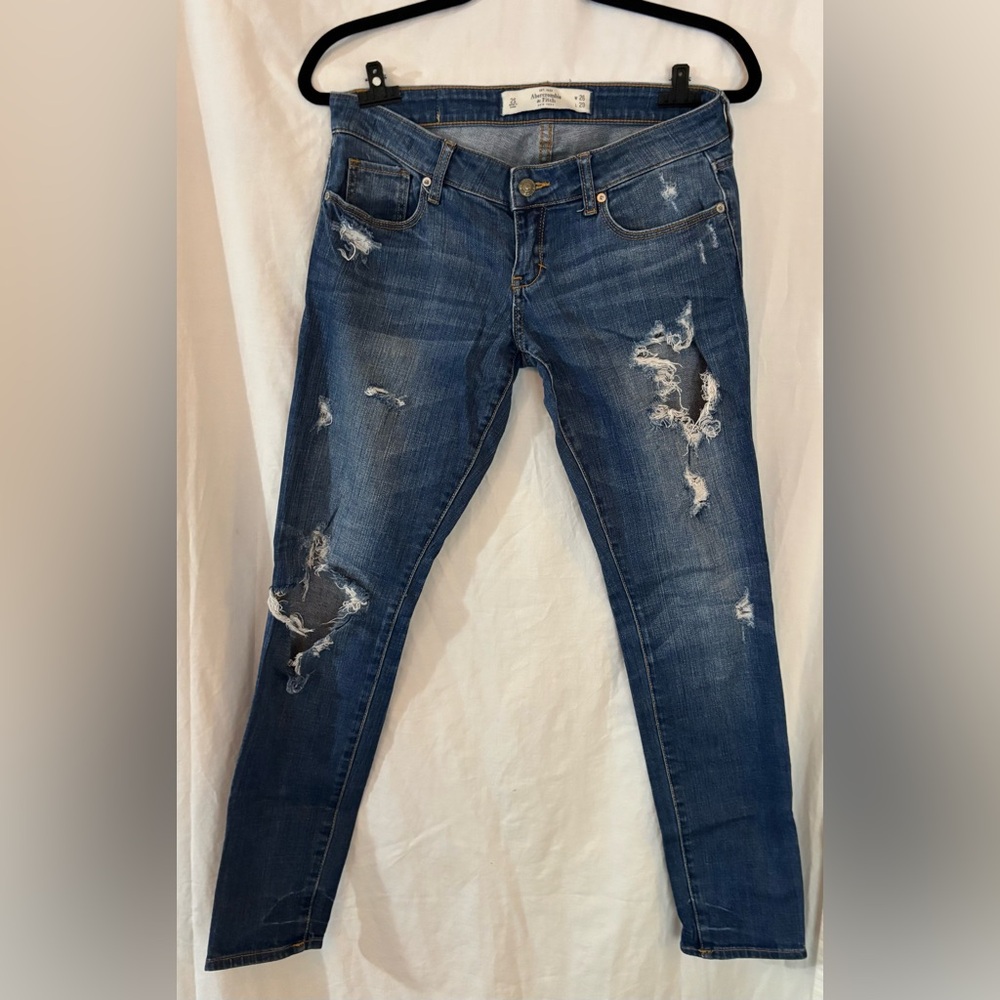 Abercrombie Women's Blue Distressed Jeans